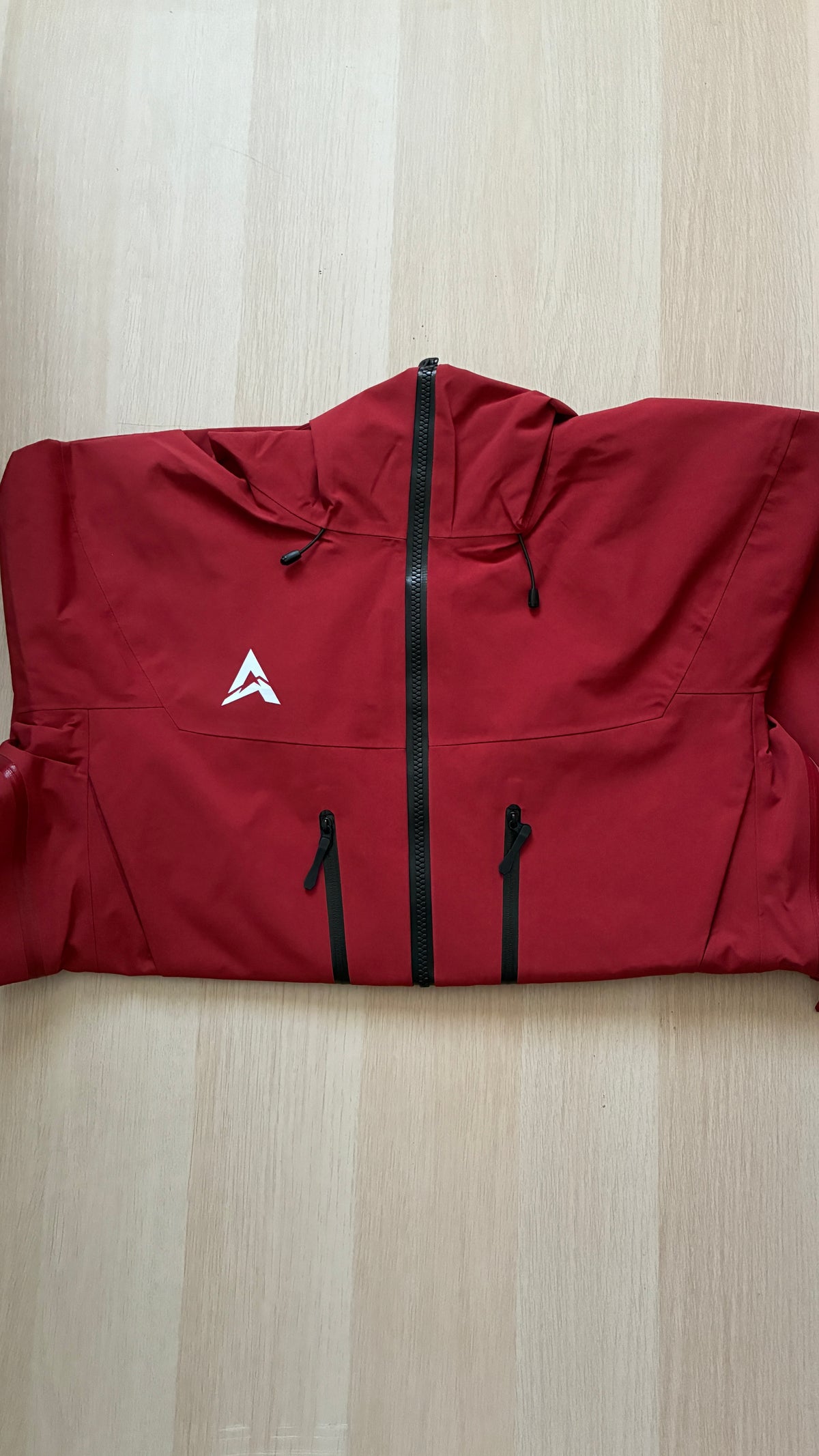 Alpine Shell rojo plegada
